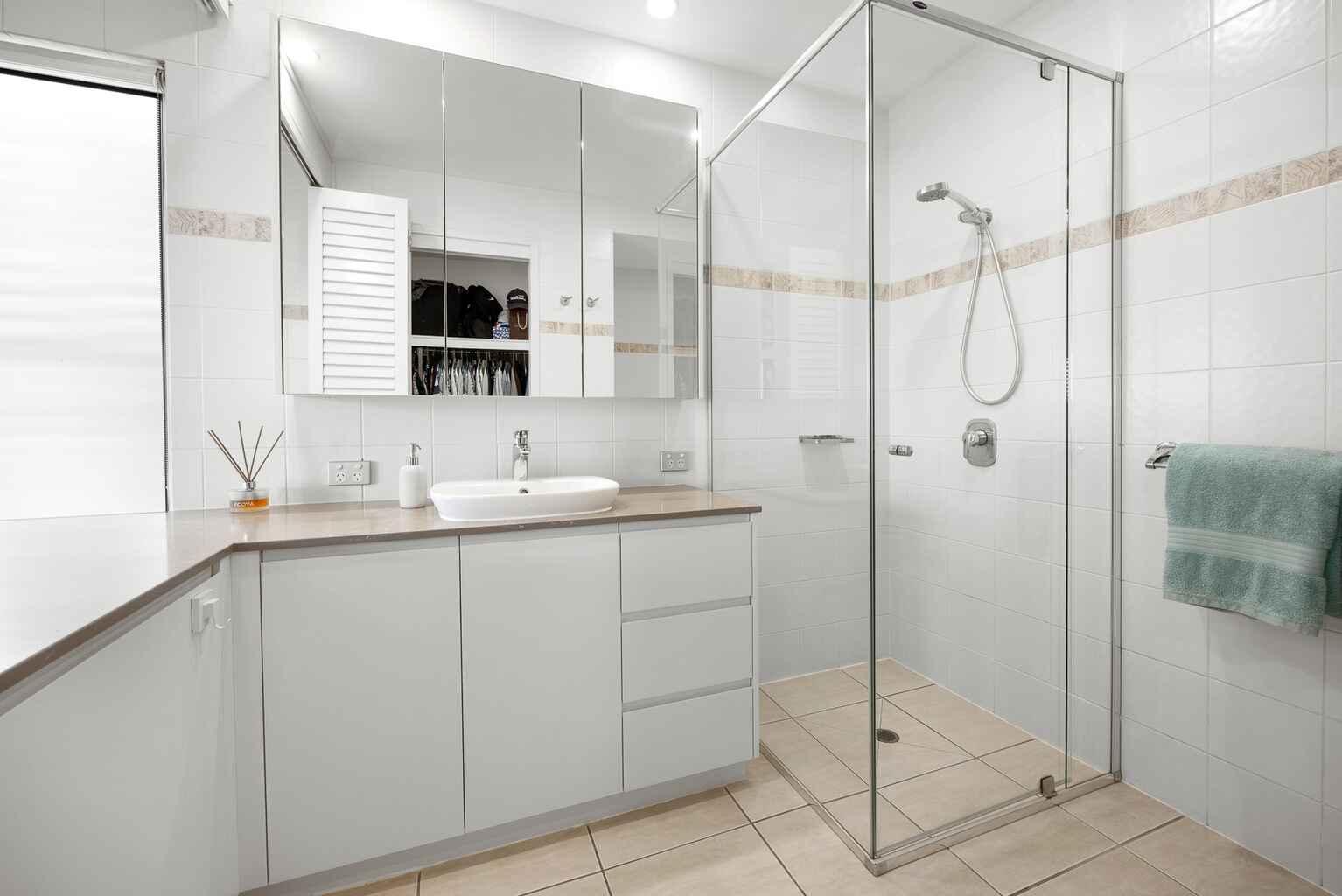 Andrew 2/11 Street Point Arkwright Andrew 2/11 Street Point Arkwright