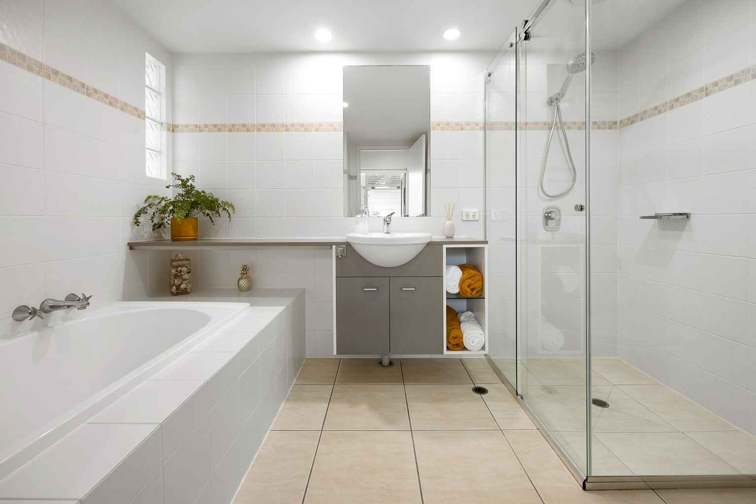 Andrew 2/11 Street Point Arkwright Andrew 2/11 Street Point Arkwright