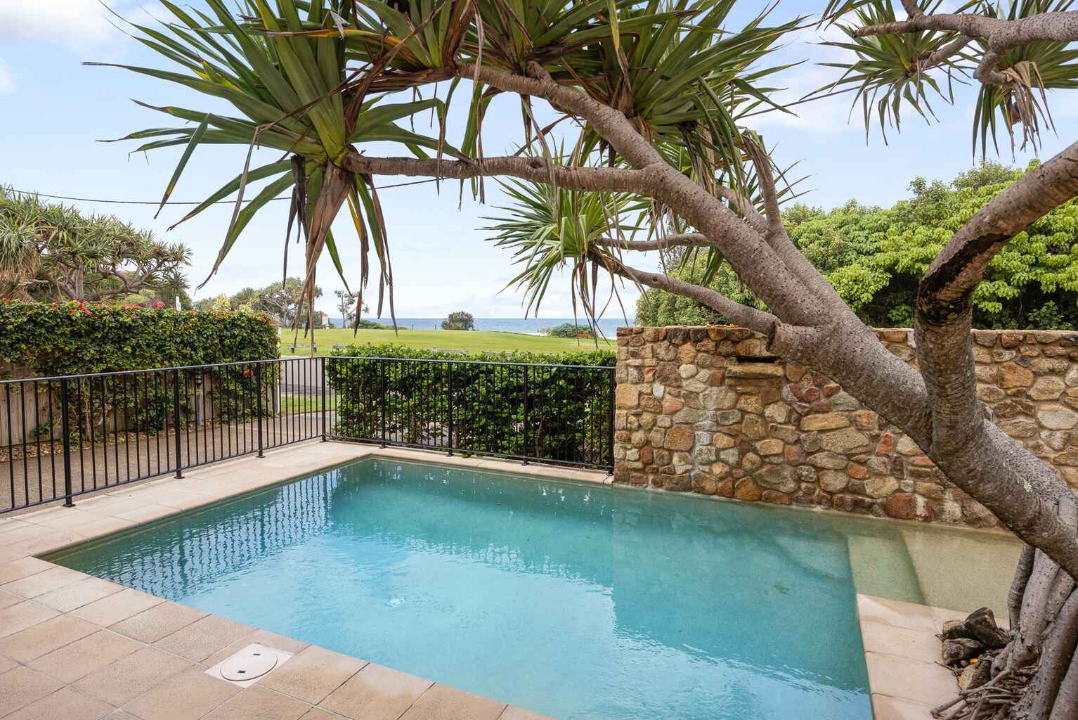 Andrew 2/11 Street Point Arkwright Andrew 2/11 Street Point Arkwright