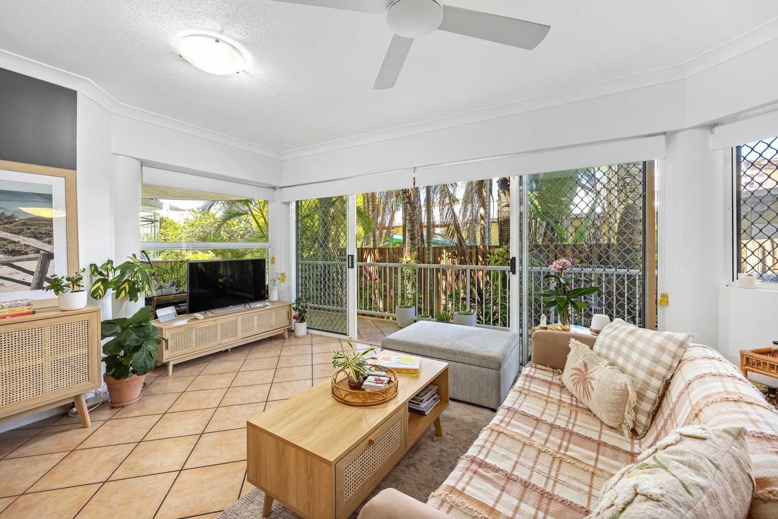 2/23 Beach Road Coolum Beach