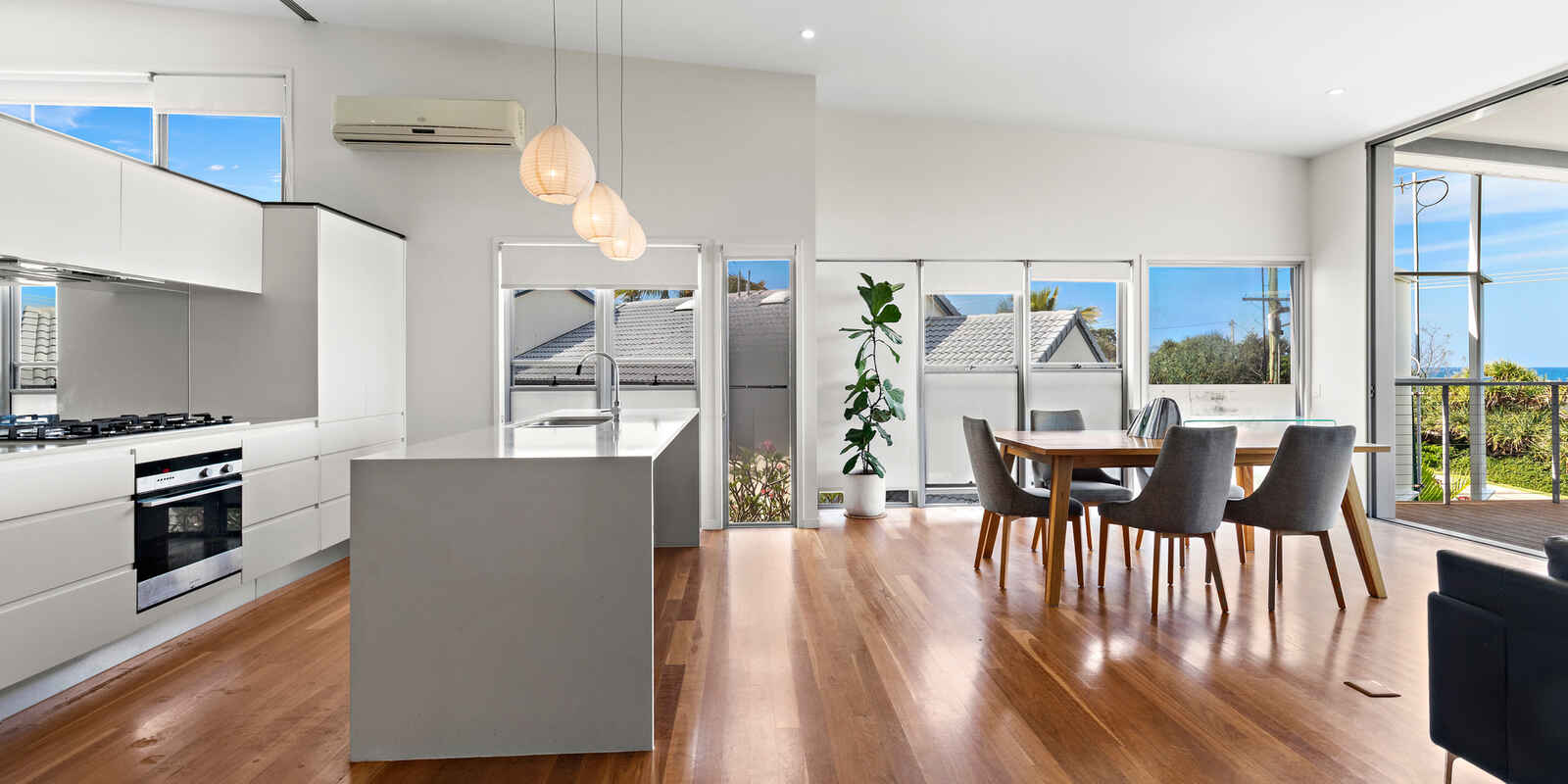 1/32 Corsair Crescent Sunrise Beach 1/32 Corsair Crescent Sunrise Beach