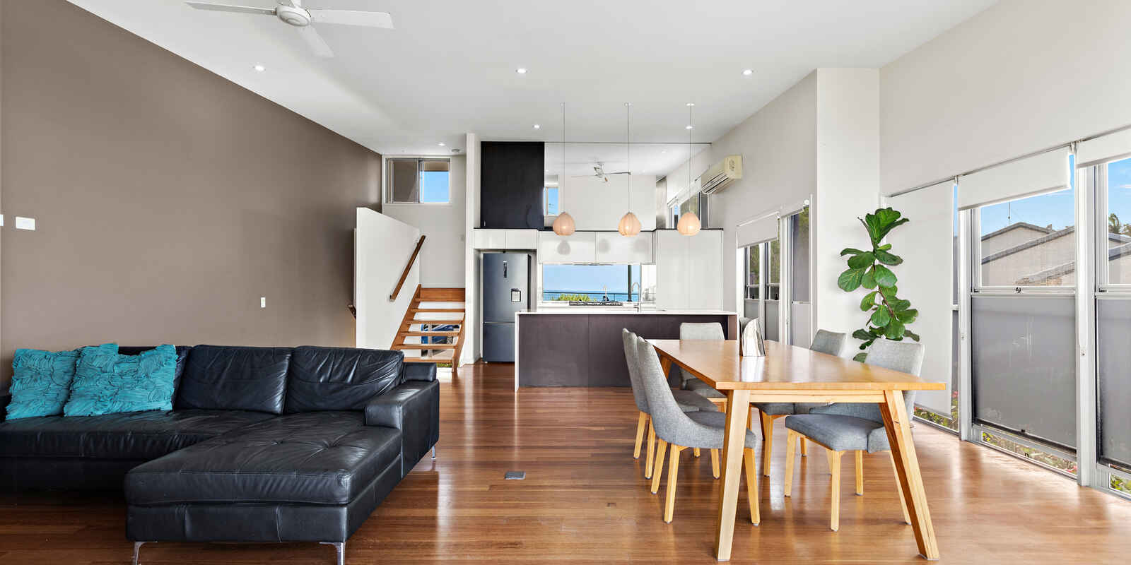 1/32 Corsair Crescent Sunrise Beach 1/32 Corsair Crescent Sunrise Beach