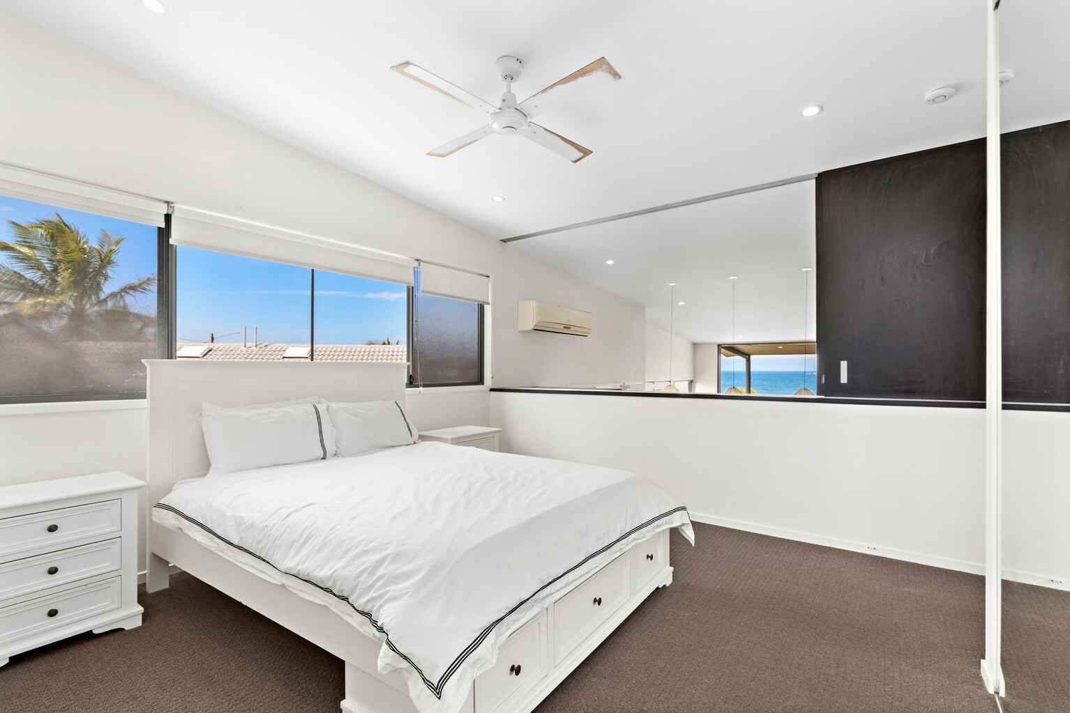 1/32 Corsair Crescent Sunrise Beach 1/32 Corsair Crescent Sunrise Beach