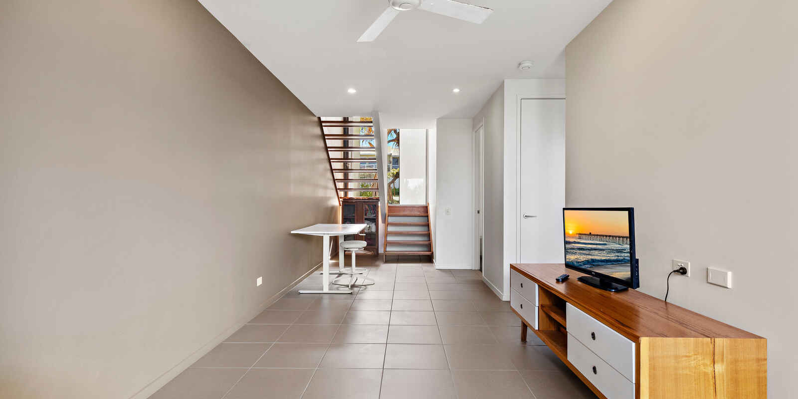 1/32 Corsair Crescent Sunrise Beach 1/32 Corsair Crescent Sunrise Beach