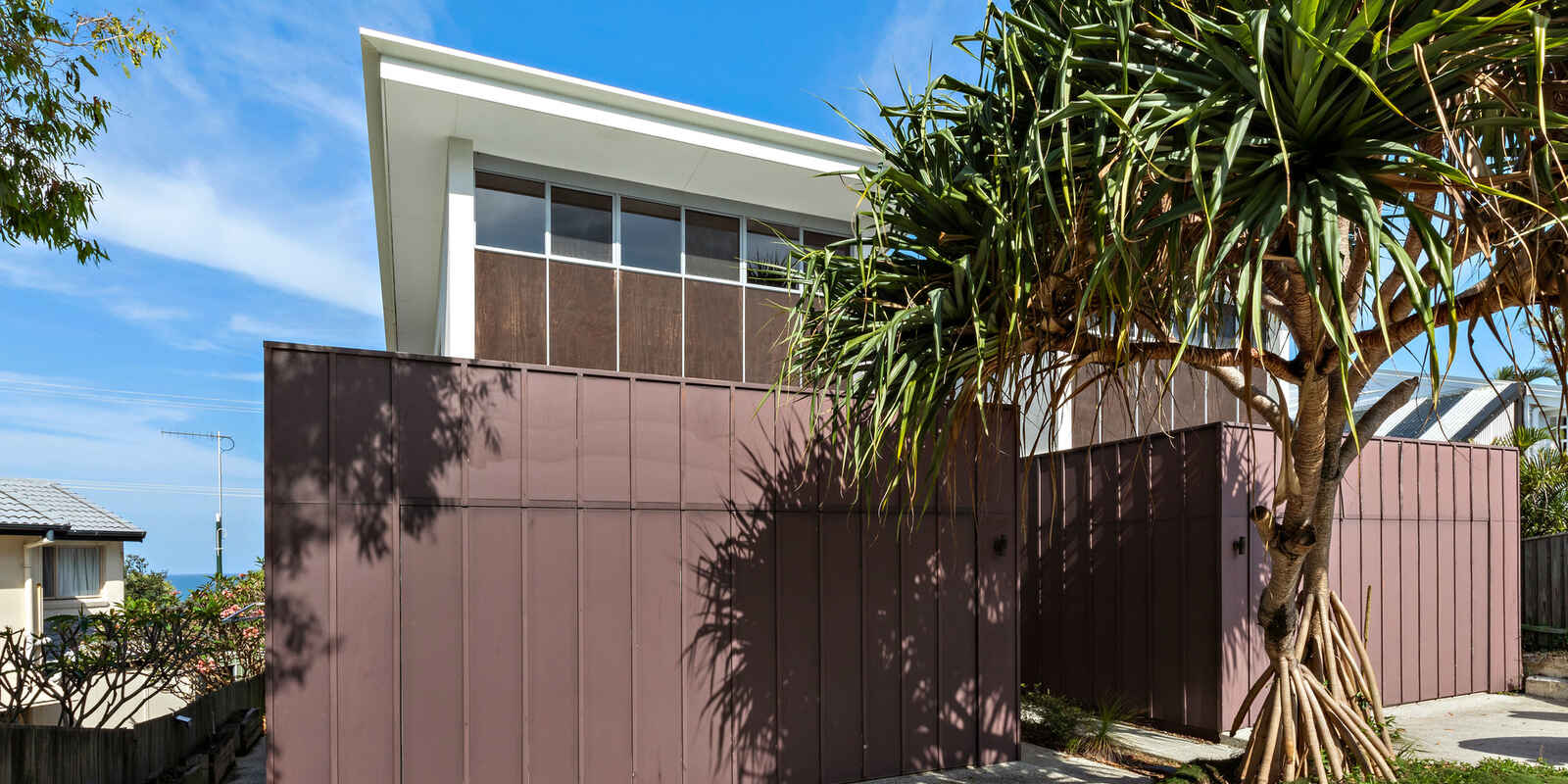 1/32 Corsair Crescent Sunrise Beach 1/32 Corsair Crescent Sunrise Beach