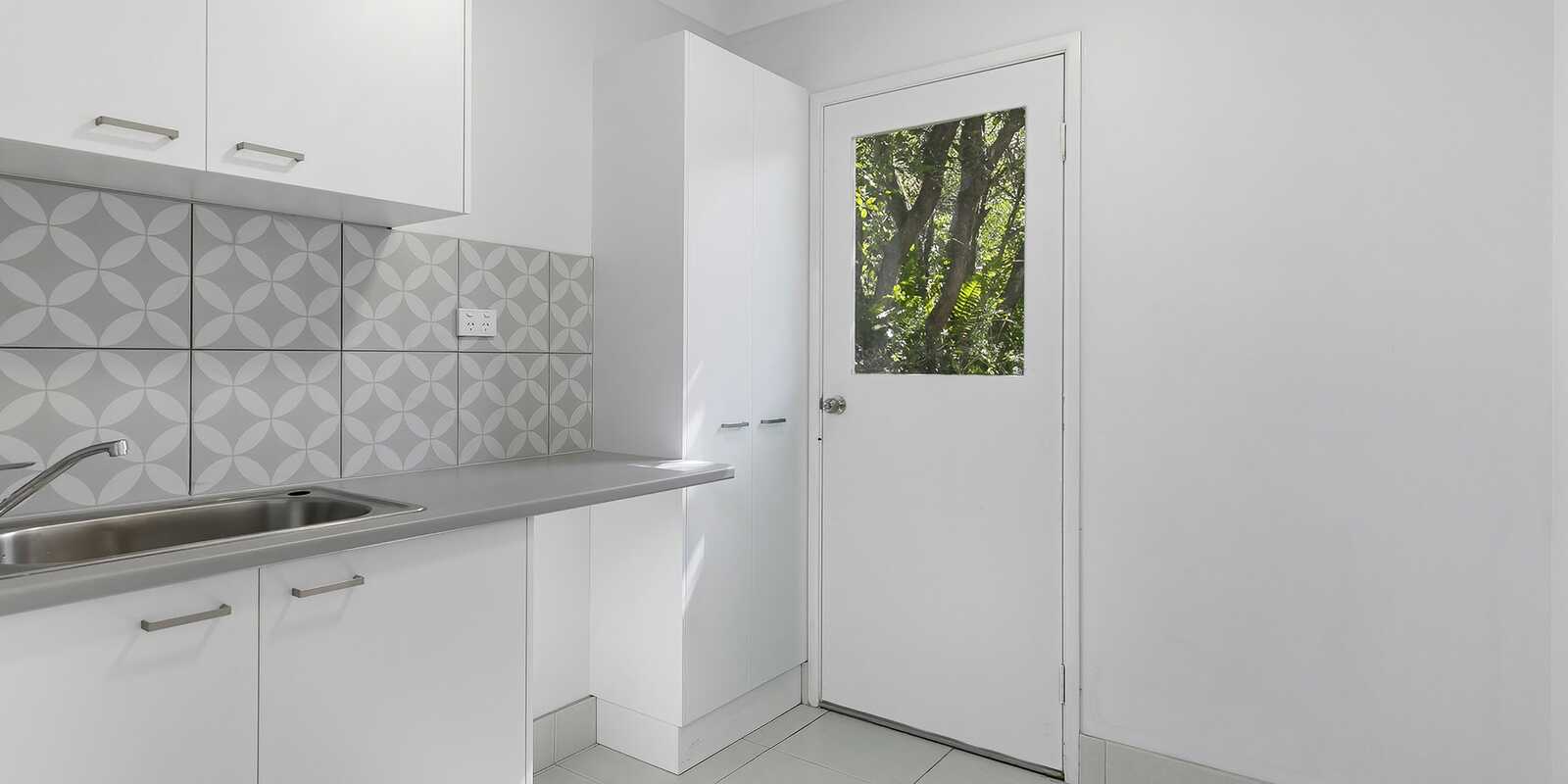 1568 David Low Way Point Arkwright