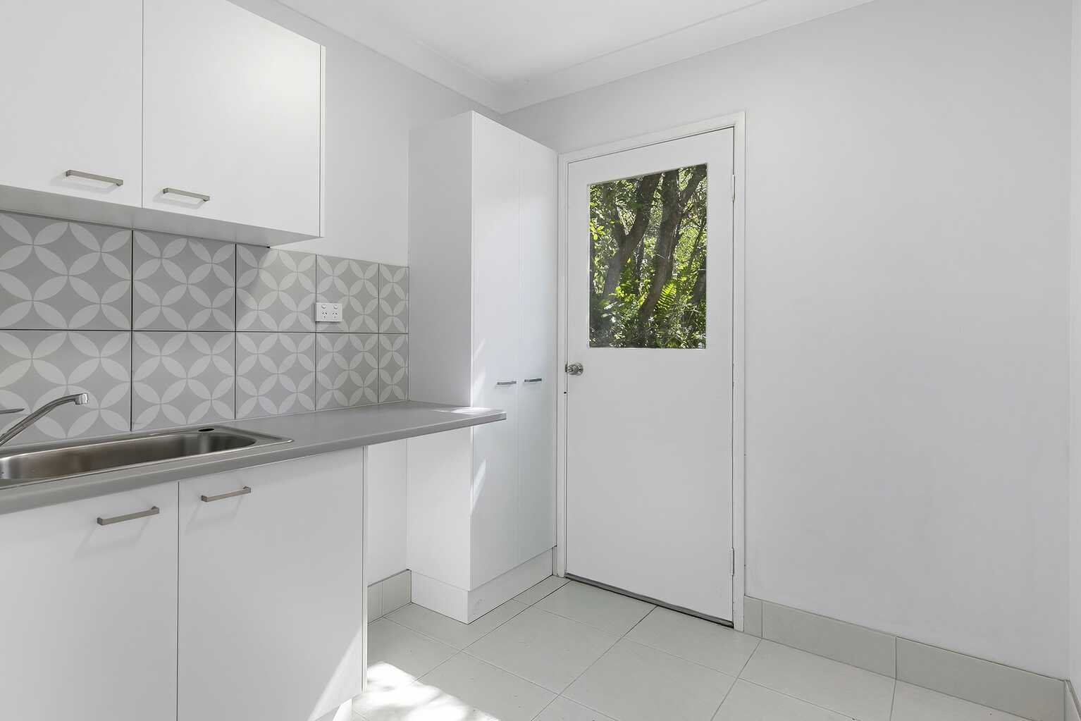 1568 David Low Way Point Arkwright